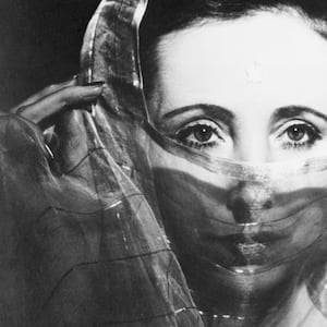 articles/2013/10/26/mirages-anais-nin-s-intimate-unexpurgated-diaries/131025-anais-nin-tease1_qnsjok