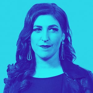 210812-bradley-Mayim-Bialik-tease_glern9