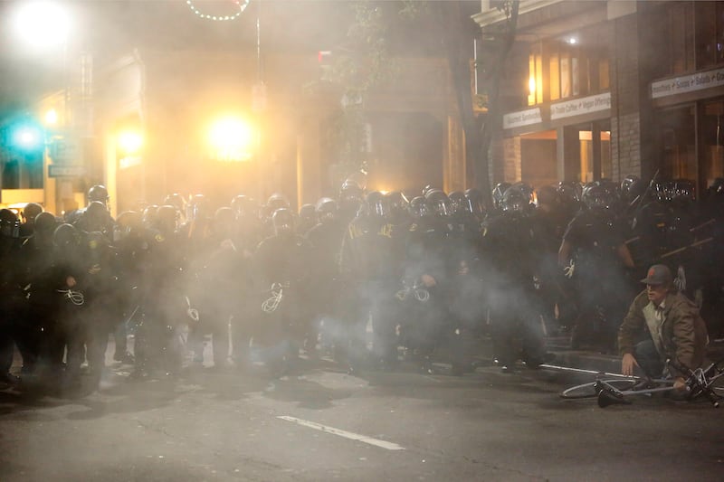 galleries/2014/12/08/berkeley-protest-over-recent-grand-jury-decisions-photos/141208-berkley-protest2_bqaeml