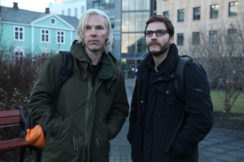 articles/2013/09/06/the-fifth-estate-starring-benedict-cumberbatch-as-julian-assange-is-a-letdown/130905-stern-estate-tease_yyowl3