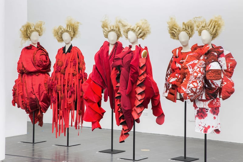 articles/2017/05/01/inside-rei-kawakubo-s-fashion-wonderland-at-the-met-museum/170501-crocker-reCDG-embed3_bgufsd