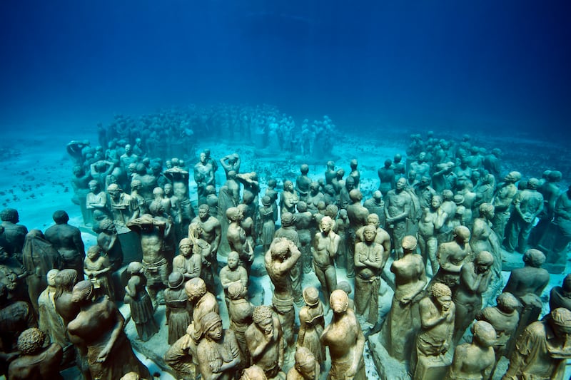 galleries/2014/04/07/jason-de-caires-taylor-s-gorgeous-underwater-art-photos/underwater-museum-gal-3_c5w7bp