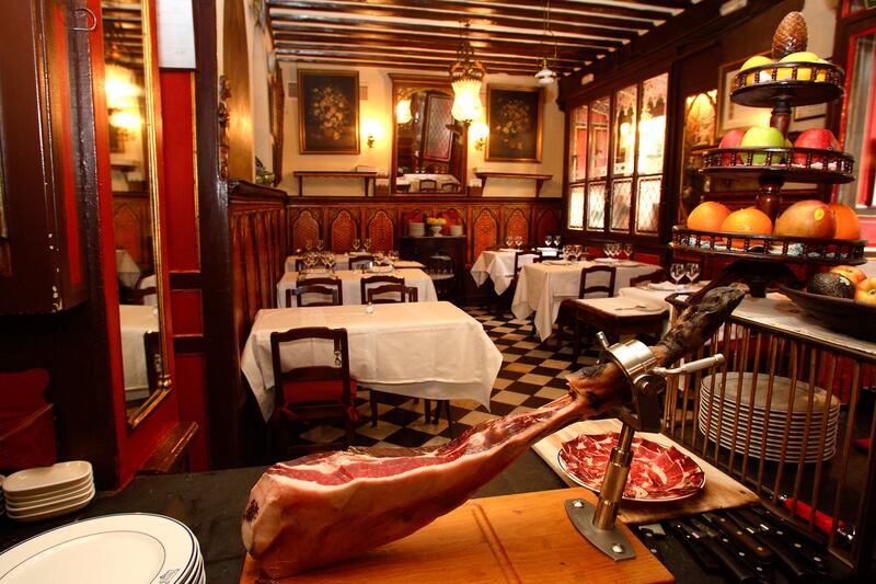 articles/2014/12/20/inside-the-world-s-10-oldest-restaurants/141219-oldest-restaurants-Sobrino-De-Botin_cl2uxc