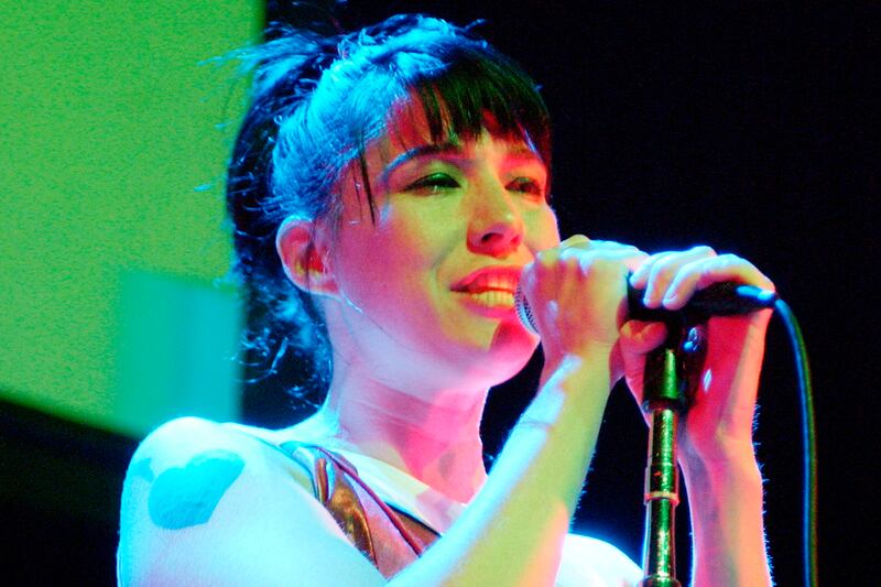 articles/2013/03/13/punk-rock-feminist-pioneer-kathleen-hanna-on-her-sxsw-doc-more/130312-kathleen-hanna-sxsw-tease_mgyqye