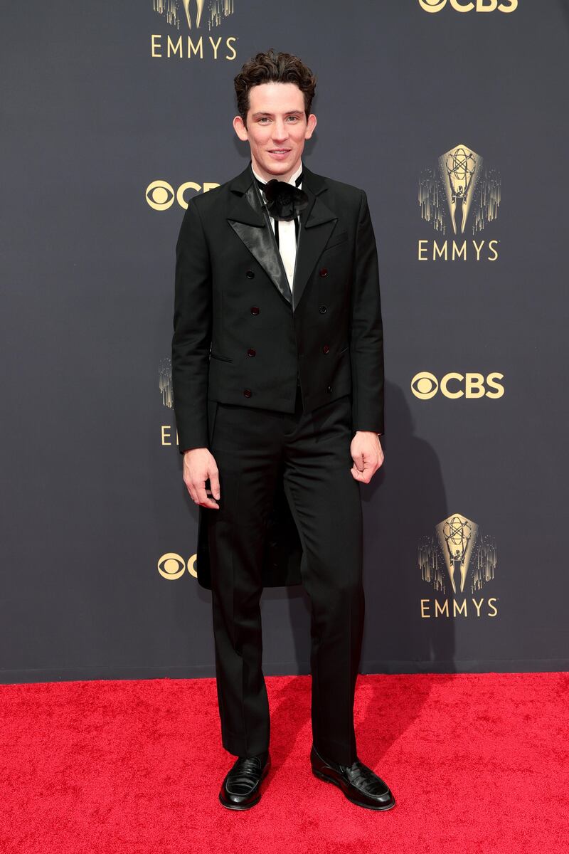 210919-emmys-josh-oconnor_aoloxc