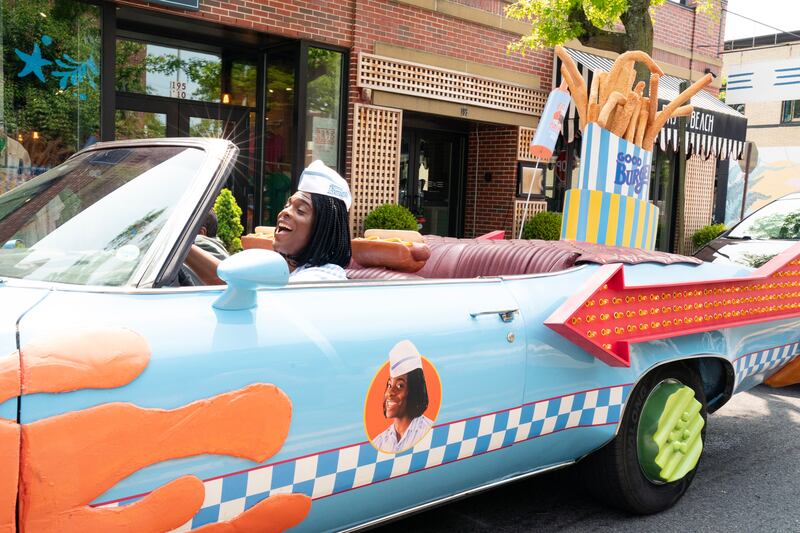 Photo still of Kenan Thompson as Dex and Kel Mitchell as Ed in Good Burger 2