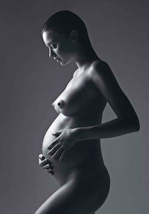 galleries/2010/05/13/pregnant-covergirls/pregnant-poses---miranda-kerr_fhafdq