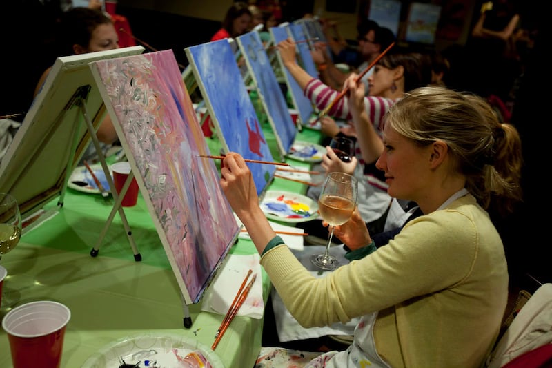 articles/2013/08/01/paintnite-combines-art-lessons-and-alcohol-at-bars-and-restaurants/130731-paint-nite-tease_wqqbrb