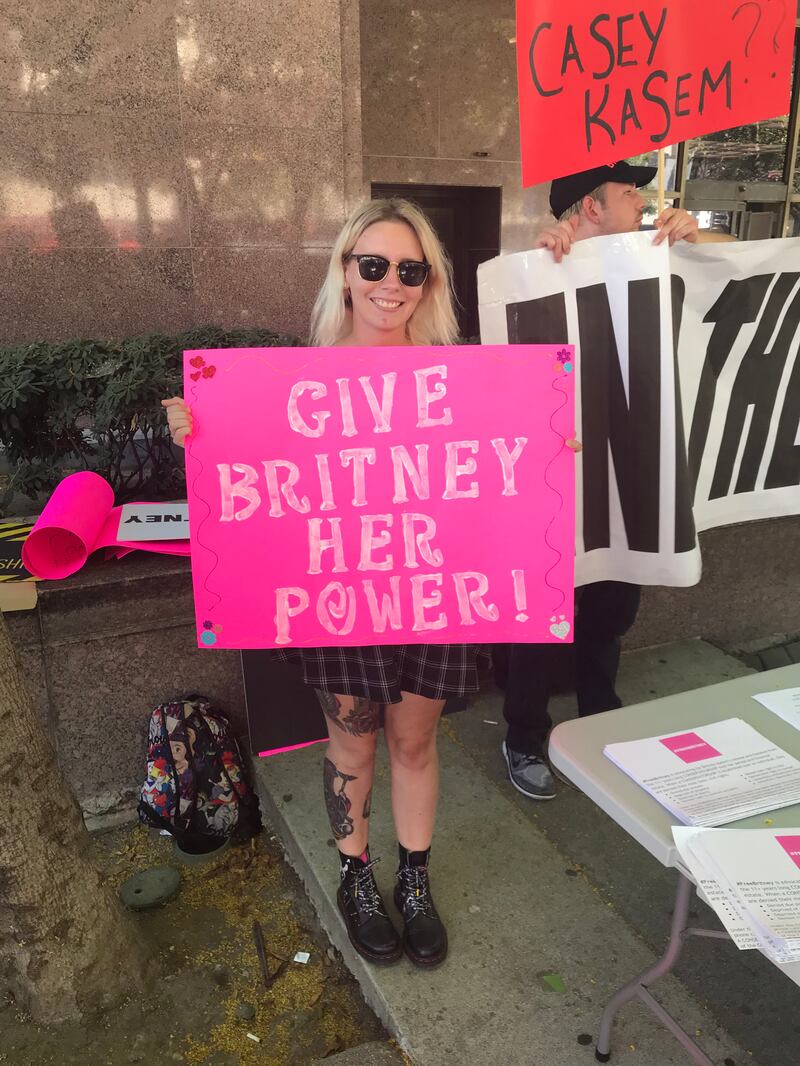 190918-hitt-britney-protest-embed2_uifpky