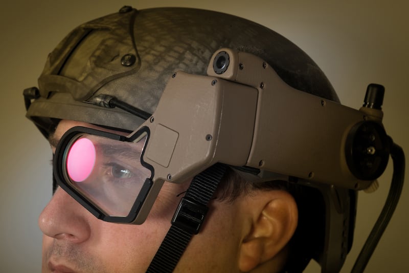 articles/2014/05/27/augmented-reality-system-goes-from-military-to-market/140526-eveleth-darpa-tease_grehdt