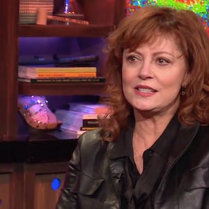 articles/2017/05/02/susan-sarandon-compares-not-well-informed-debra-messing-to-donald-trump/170501-wilstein-sarandon-messing-wwhl-tease_xrutxq