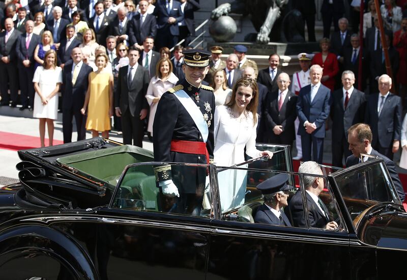 articles/2014/06/19/king-felipe-and-queen-letizia-kiss-as-they-formally-take-power-in-spain/450852408_s59yry