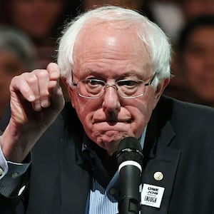 181115-resnick-bernie-sanders-walmart-hero_csnhnz