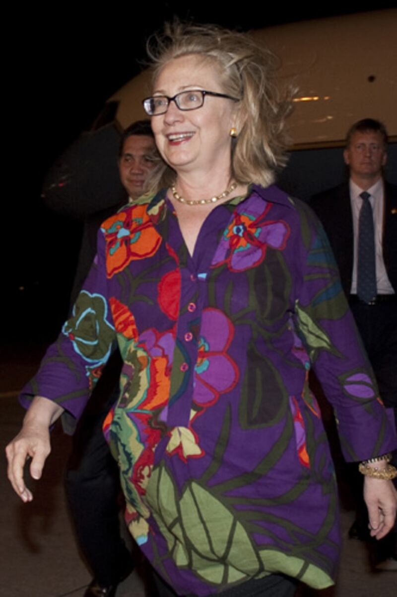 galleries/2012/05/10/hillary-clinton-s-style-evolution-photos/hillary-clinton-style-indonesia-2011_vyguxi