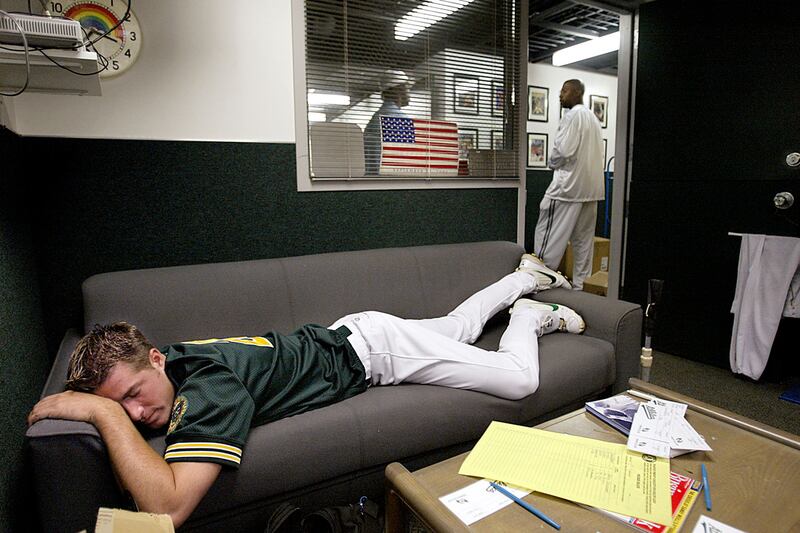 galleries/2011/09/23/moneyball-real-life-players-billy-beane-zito-kazmir-photos/billy-beane-oakland-as-gal-mark-mulder_u5buci