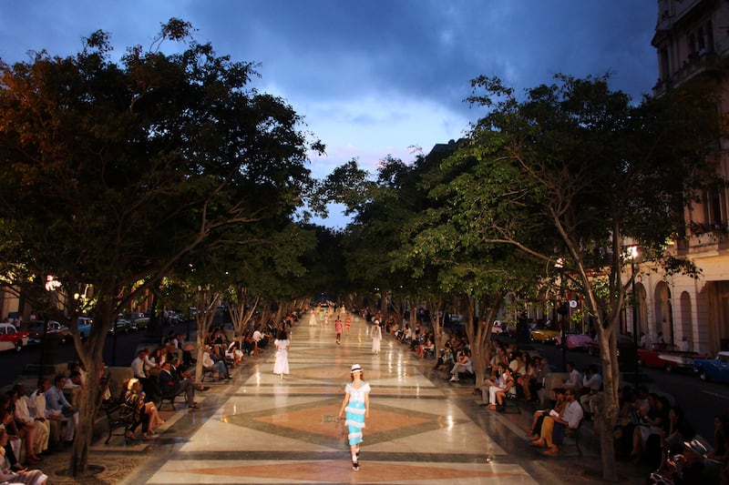 galleries/2016/05/04/chanel-brings-catwalk-to-cuba/160504-cuba-chanel-02_pnc4lq