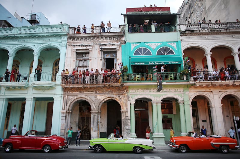 galleries/2016/05/04/chanel-brings-catwalk-to-cuba/160504-cuba-chanel-04_tonkrd