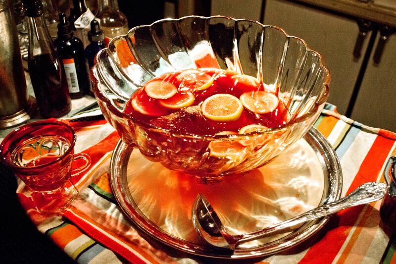 galleries/2013/11/27/bartenders-share-their-best-holiday-punch-recipes-photos/131020-holiday-punch3b-tease_m14op0