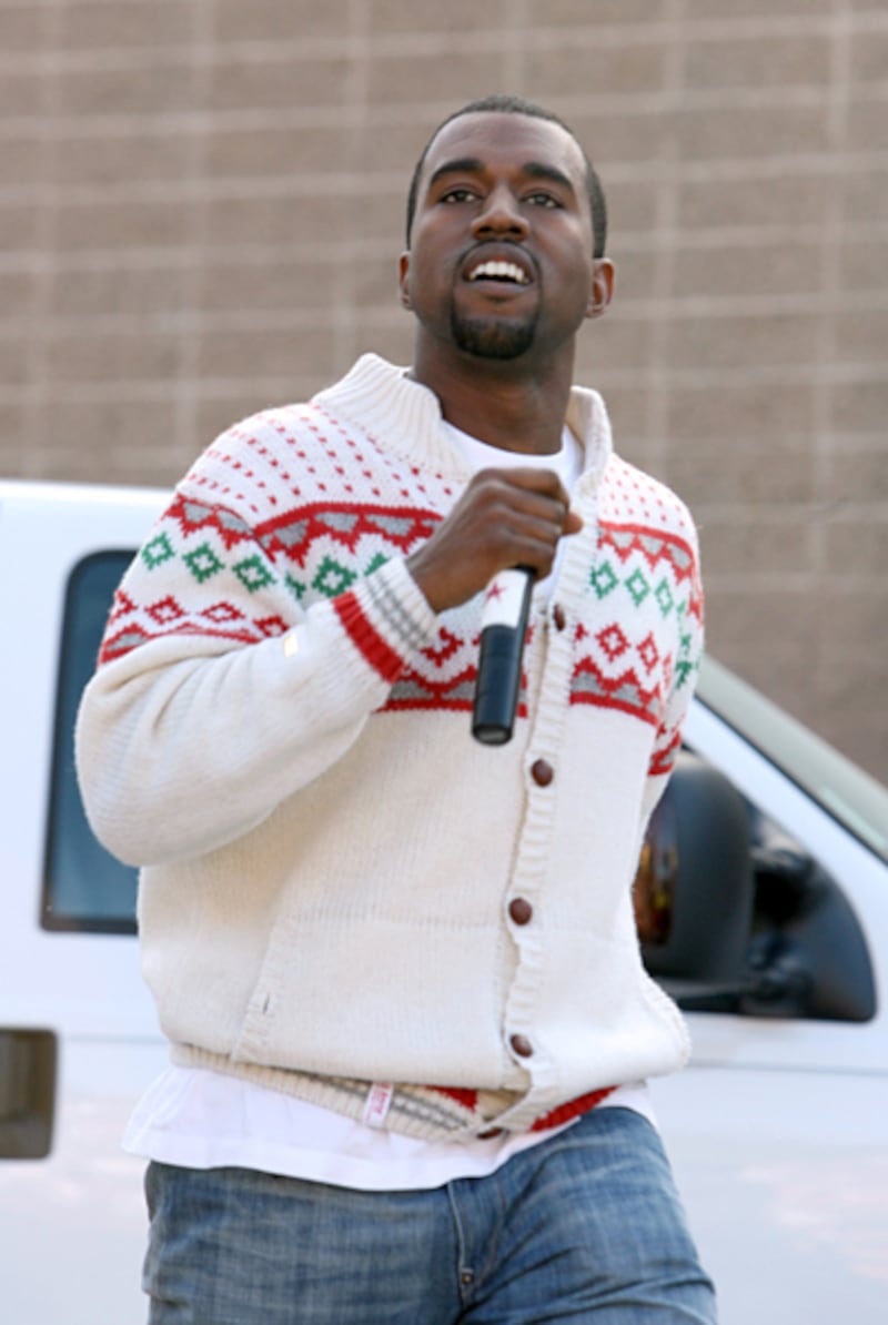 galleries/2011/11/28/celebrities-in-ugly-christmas-sweaters-photos/christmas-sweaters-kanye_bdcpwv