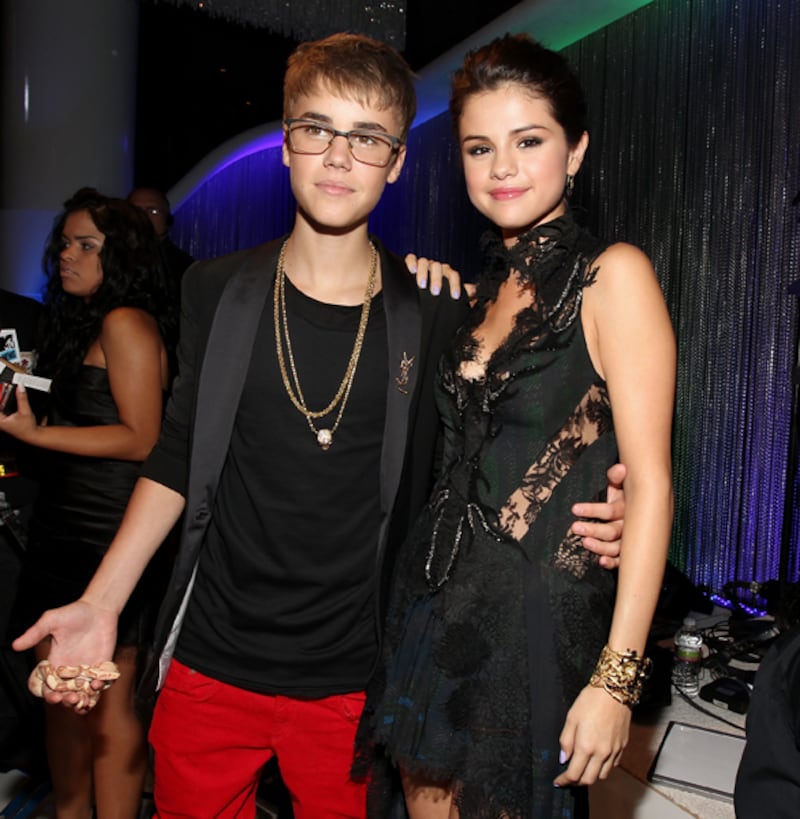 galleries/2011/08/28/2011-vmas/vmas-bieber-gomez_nwmsh2