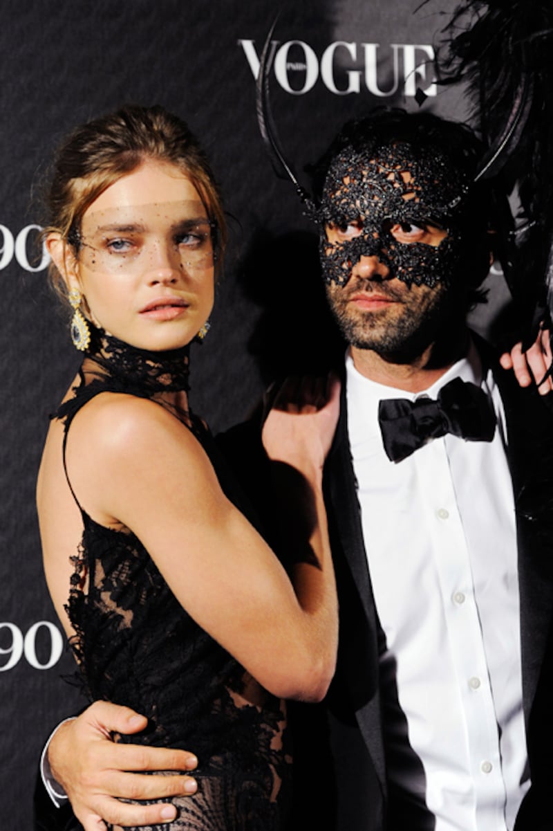 galleries/2010/10/01/french-vogue-s-masked-ball/vogue-masquerade---tisci_mkmwrx