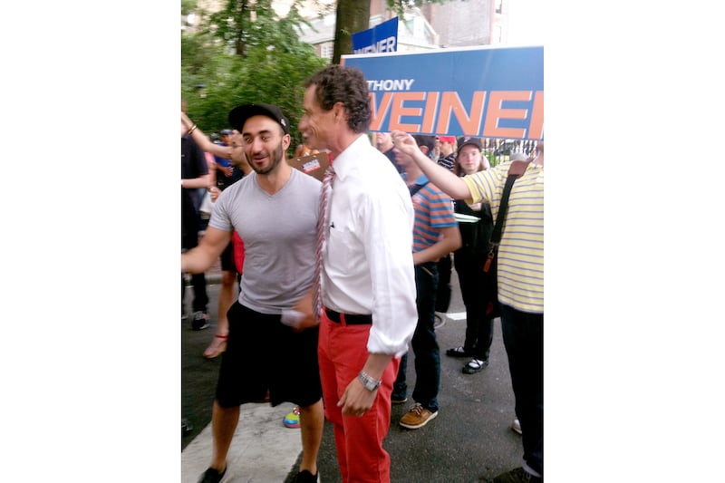 articles/2013/06/28/anthony-weiner-is-now-wearing-colorful-pants-on-the-mayoral-campaign-trail/130627-anthony-weiner-fancy-stonewall-pants-cheat_fl2xin