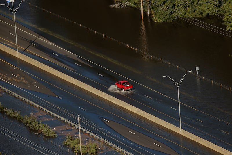 galleries/2016/10/11/north-carolina-under-water-after-hurricane-matthew-photos/161011-NC-flooding07_i3f1ly