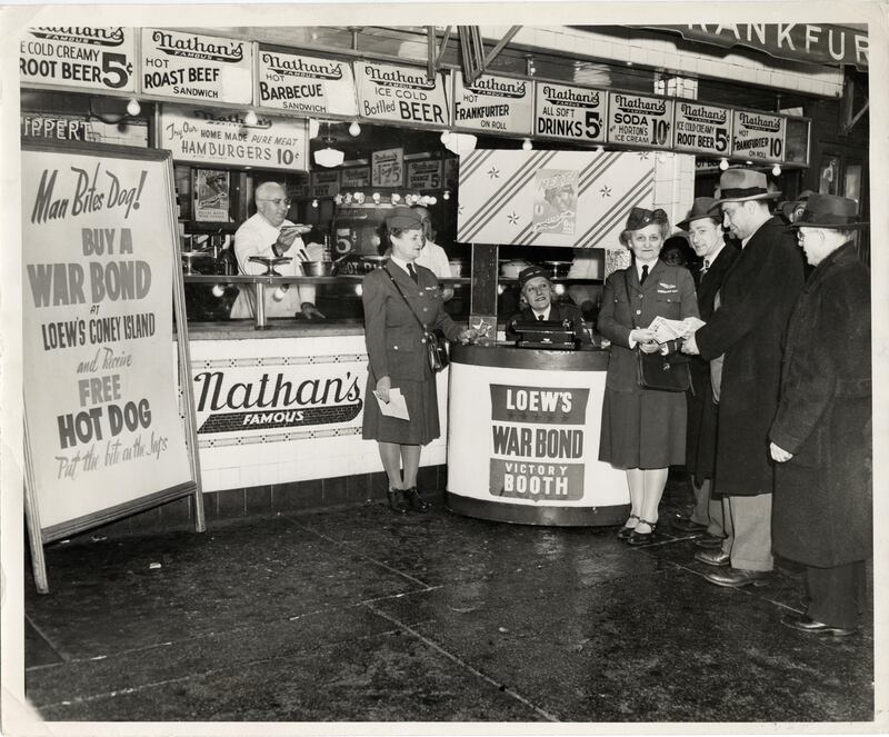 articles/2016/06/23/how-nathan-handwerker-became-the-hot-dog-king/160622-rothbaum-nathans-embed-1_sepsyy