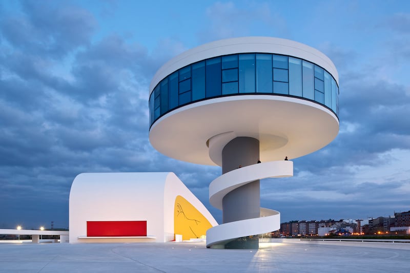 galleries/2012/12/07/the-life-and-work-of-brazilian-architect-oscar-niemeyer-photos/niemeyer-center-aviles-spain3_nzupko