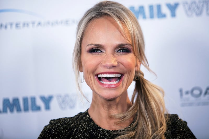 articles/2013/03/27/kristin-chenoweth-on-her-darker-role-in-family-weekend/130325-kristin-chenoweth-oscars-fallon-tease_vbjcjh