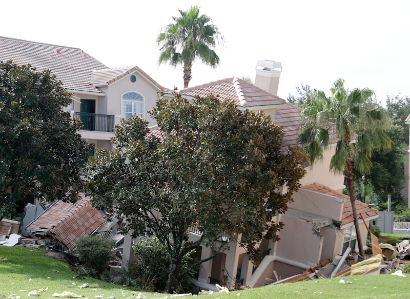 galleries/2010/06/01/sinkholes/130813-gal-sinkhole-update_muvglt