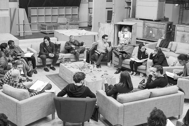 articles/2014/04/29/star-wars-episode-vii-cast-revealed-oscar-isaac-adam-driver-and-more-join-original-cast/140429-star-wars2-embed_kkwnri