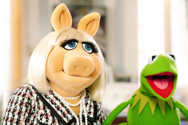 articles/2011/11/21/miss-piggy-dishes-on-muppets-movie-kermit-ernie-and-bert-rumors/miss-piggy-muppets-interview-ramin_tkeota