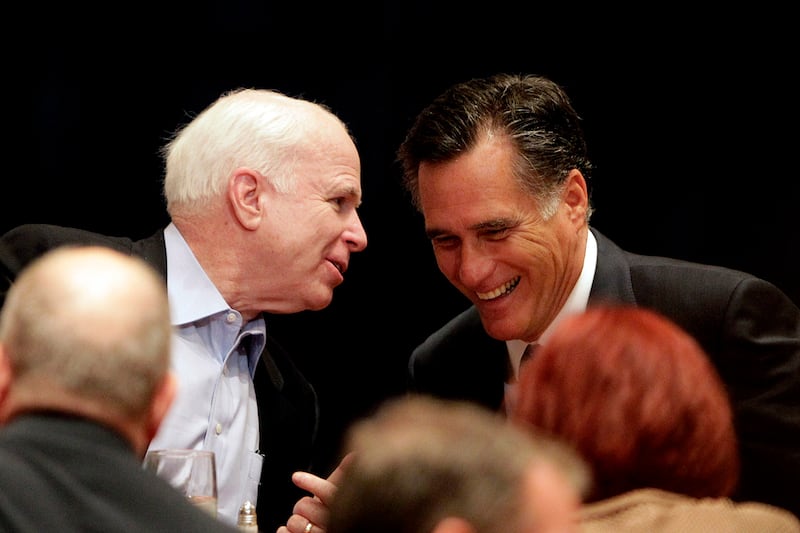 articles/2012/04/21/john-mccain-heats-up-november-battle-for-arizona-at-lunch-for-romney/romney-in-arizona-sterling_txby40