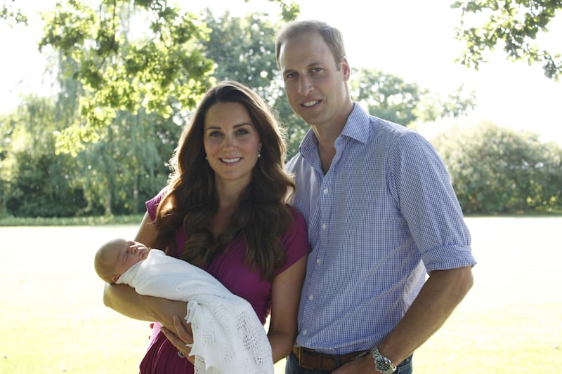 articles/2013/08/19/first-official-photos-of-prince-george-arrive/130819-roayl-baby-tease1_vssboo