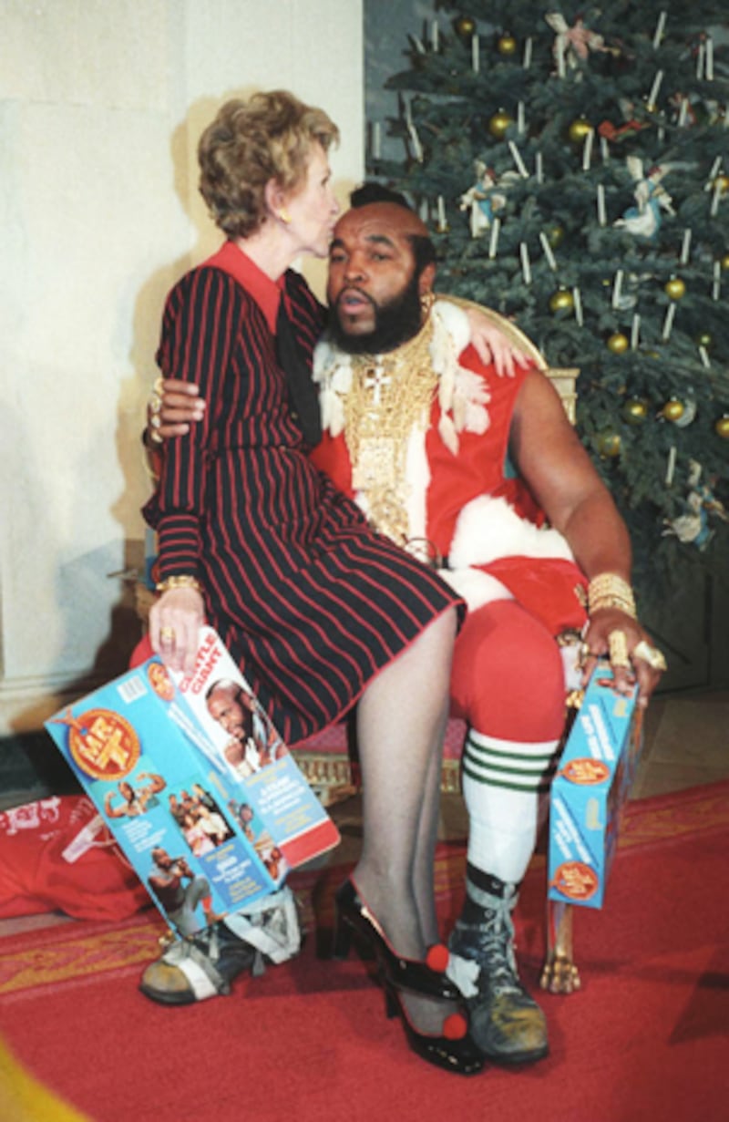 galleries/2011/12/11/celebs-dressed-as-santa-christmas-beyonce-katy-perry-and-more-photos/stars-dress-for-christmas-gal-mr-t_d8n2ie