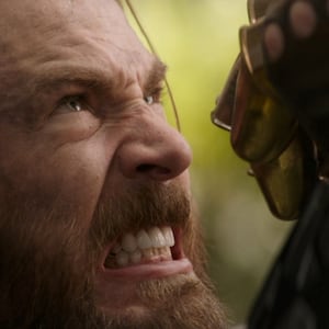 Avengers-Infinity-War-Captain-America-Grits-Teeth-vs-Thanos_bu3kdk