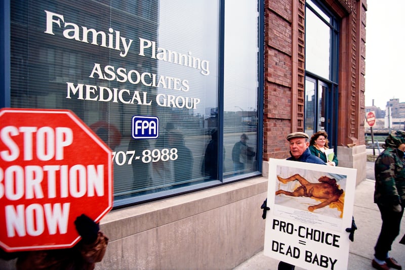 galleries/2012/08/23/roe-v-wade-to-planned-parenthood-the-history-of-abortion-rights-in-america-photos/abortion-timeline-1992_ozsipj