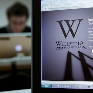 A reporter's laptop shows the Wikipedia blacked out opening page in Brussels January 18, 2012.