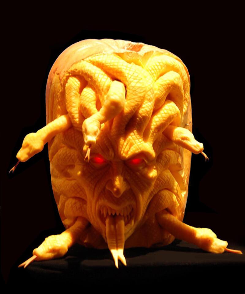 galleries/2011/10/28/amazing-pumpkin-carvings-photos/pumpkin-carvings-11_bua1kg