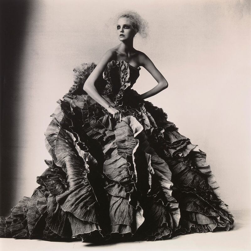 galleries/2016/06/15/irving-penn-s-gloriously-strange-images-photos/160610-Irving-Penn-Fashion-06_nl7ebu