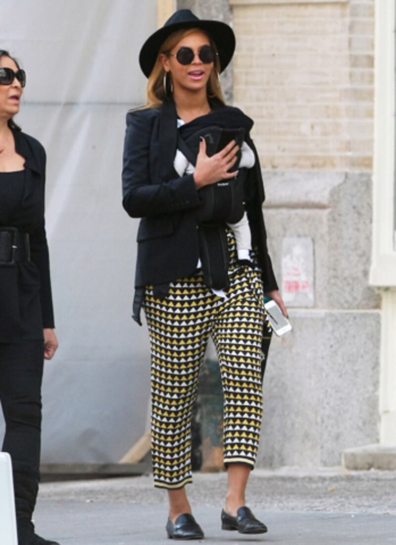 galleries/2011/12/23/the-year-in-pregnant-beyonce-photos/beyonce-fashion-3_ajkwct