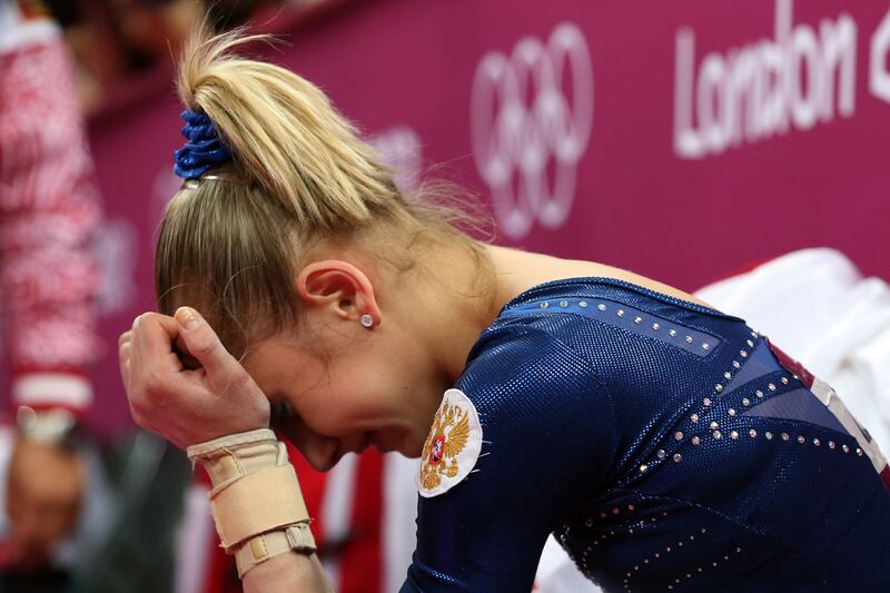 galleries/2012/08/06/mckayla-maroney-more-london-olympics-faces-of-defeat-photos/olympic-defeat-1_lmcazl