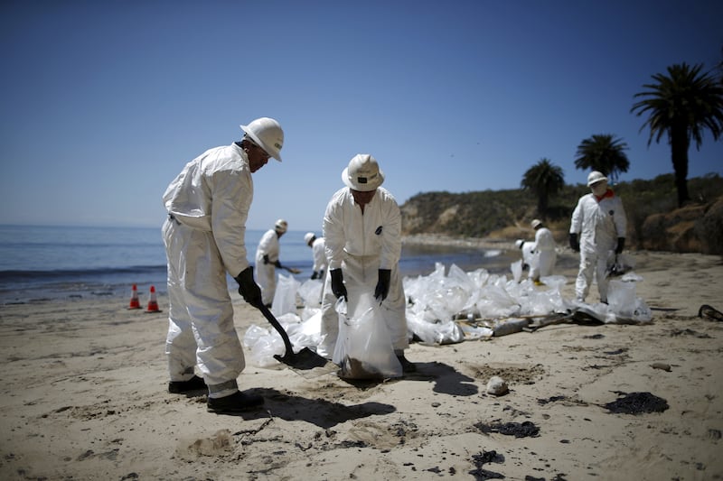 galleries/2015/05/21/california-oil-spill-photos/150521-oil-spill6_shigns