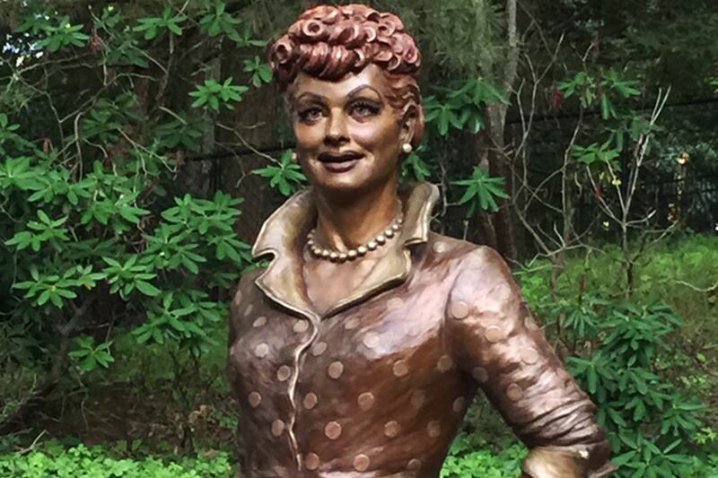 articles/2016/08/09/the-war-of-the-lucille-ball-statues/160808-Teeman-_Lucille-Ball-sculpture-tease_jplkbk