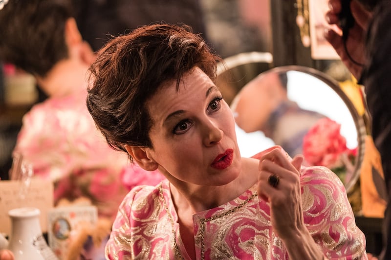 Renee_Zellweger_as_Judy_Garland_in_the_upcoming_film_JUDY_sm_rejelj