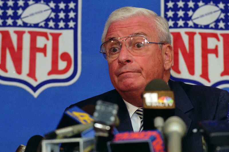 articles/2013/02/02/cleveland-knows-art-modell-is-hall-of-fame-fraud/130201-durstin-art-modell-tease_ntxegx