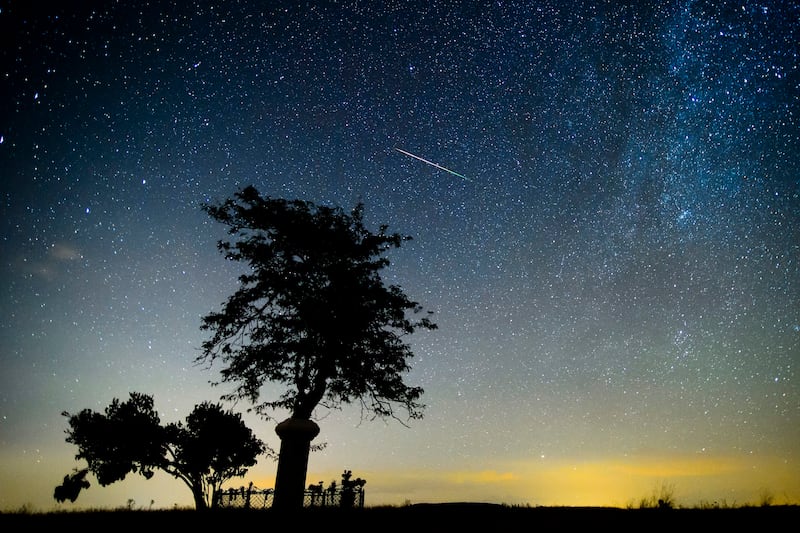 galleries/2013/08/12/perseid-2013-meteor-shower-lights-up-the-night-sky/meteor-shower-3_x2uihd