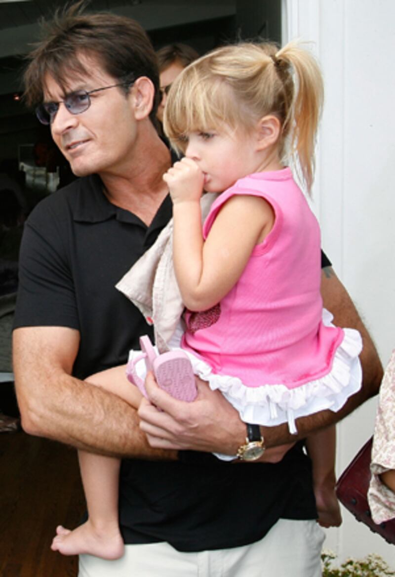 galleries/2011/04/01/celebrities-and-their-baby-mamas/baby-mamas---sheen_hovs8d