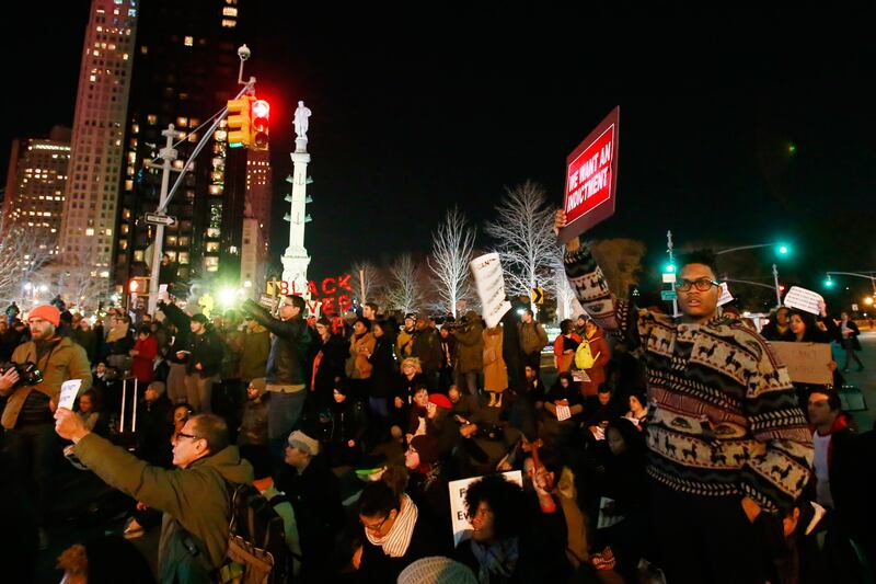 galleries/2014/12/03/scenes-from-the-eric-garner-protests-photos/141203-garner-protest5_ytyam5